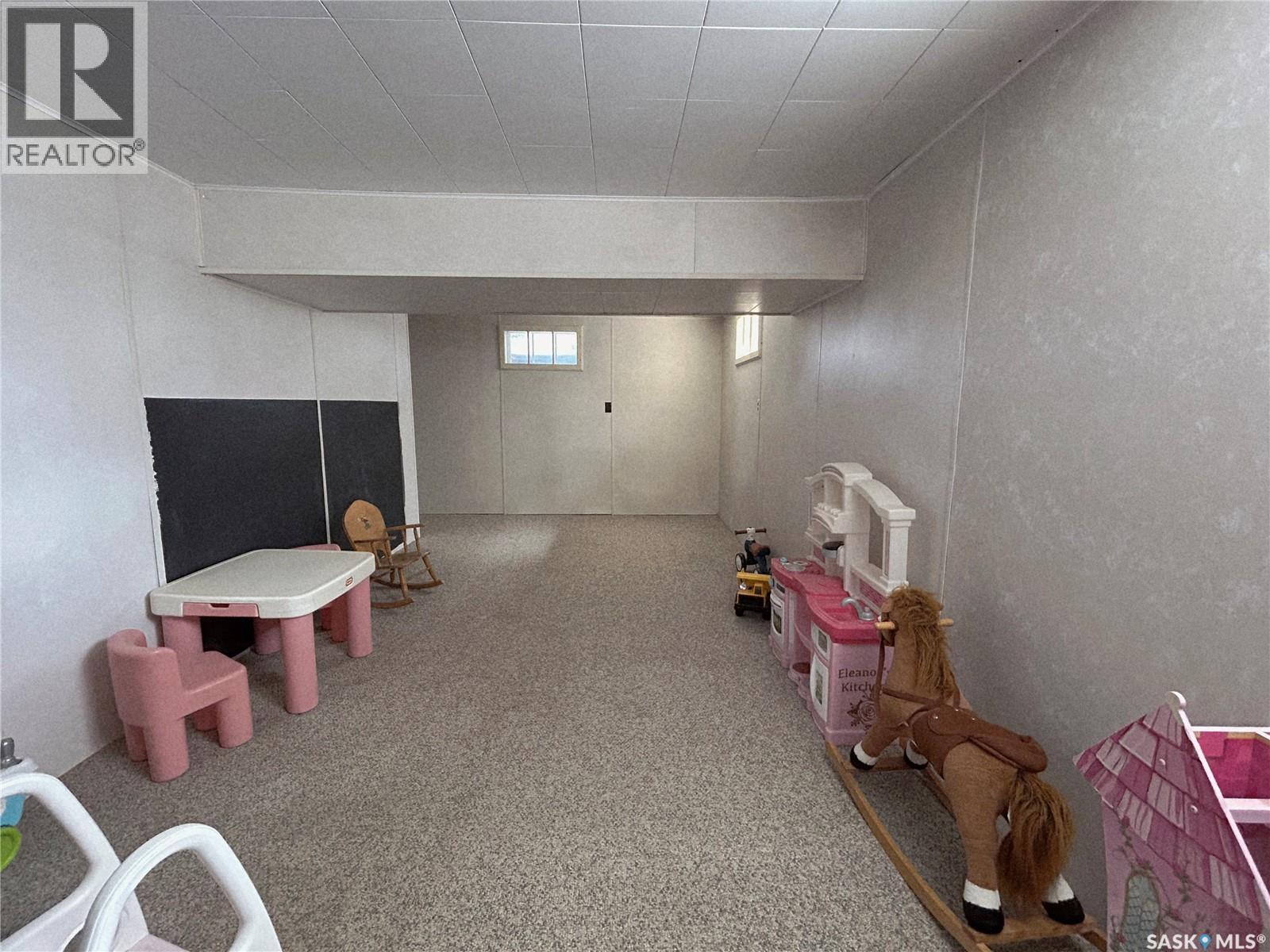 125 4Th Avenue Se, Swift Current, SK - Indoor