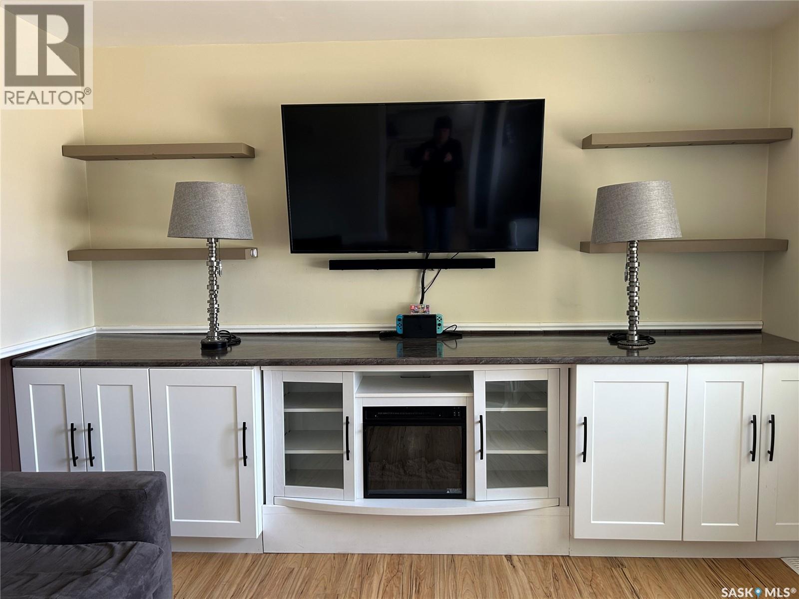 125 4Th Avenue Se, Swift Current, SK - Indoor