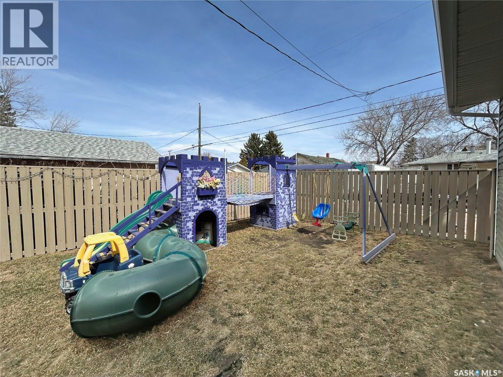 125 4Th Avenue Se, Swift Current, SK - Outdoor