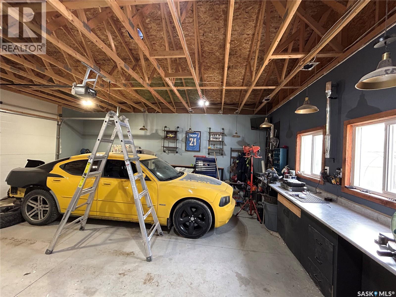 125 4Th Avenue Se, Swift Current, SK - Indoor Photo Showing Other Room