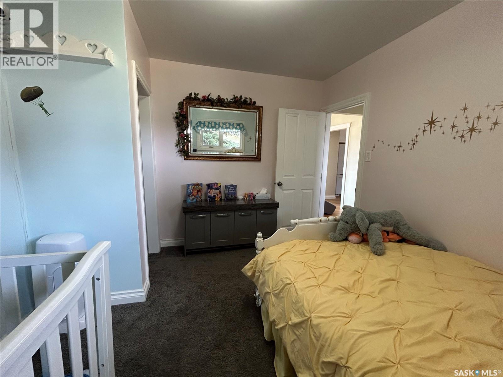 125 4Th Avenue Se, Swift Current, SK - Indoor Photo Showing Bedroom