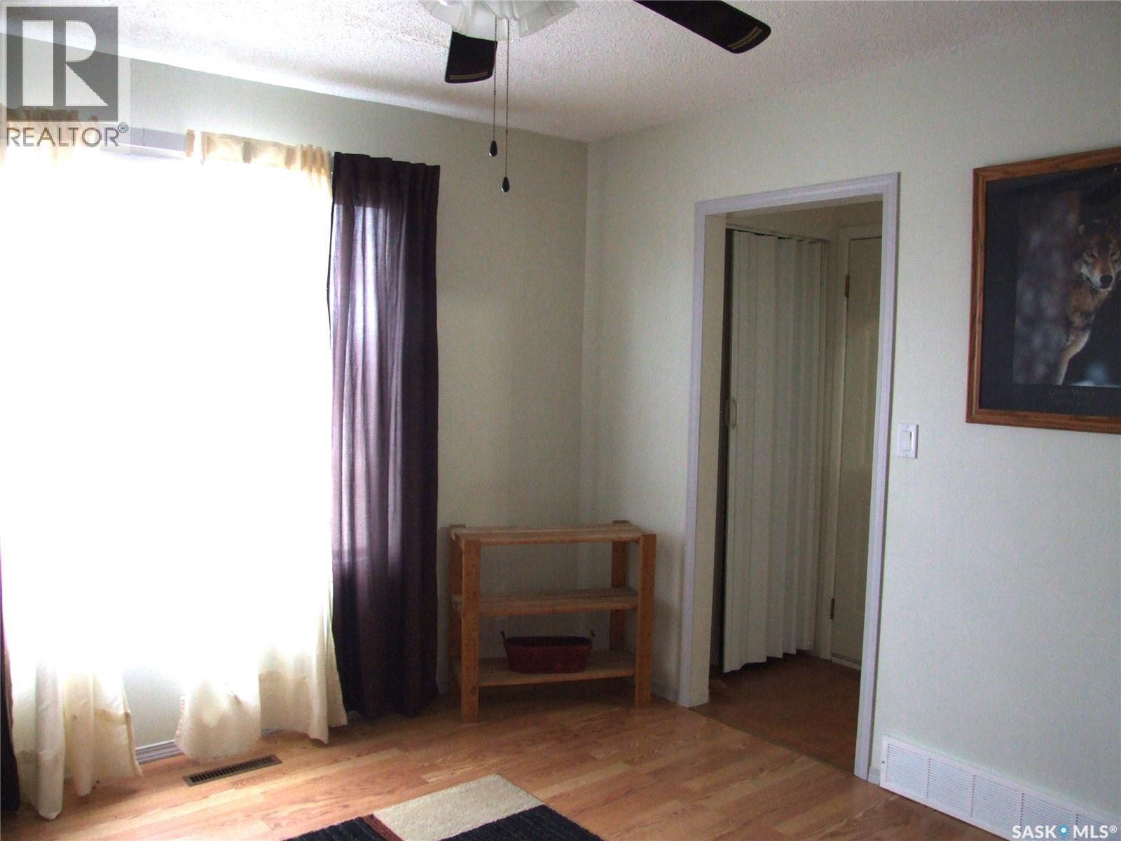 116 1St Street N, Mendham, SK - Indoor