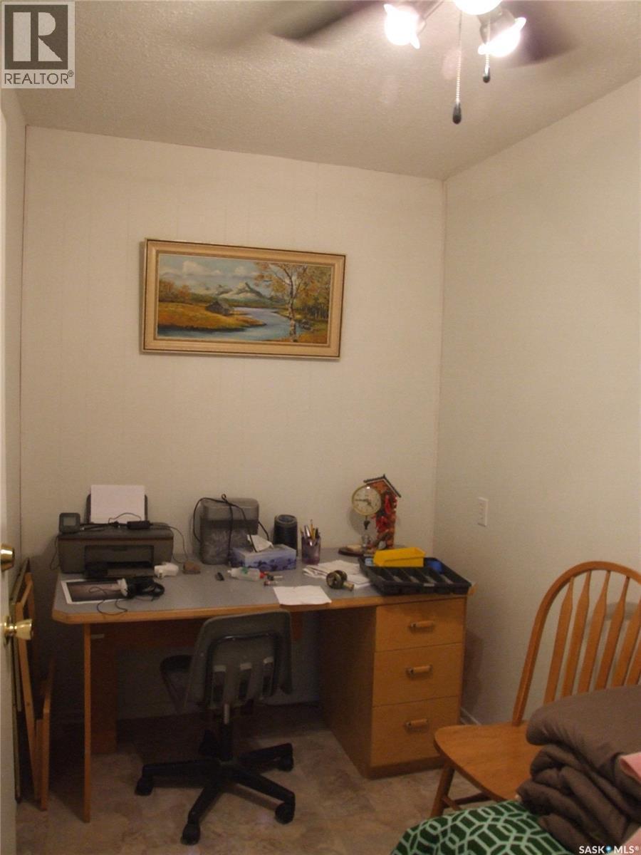 116 1St Street N, Mendham, SK - Indoor Photo Showing Office