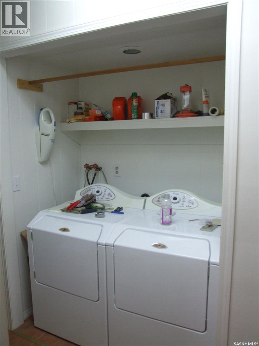 116 1St Street N, Mendham, SK - Indoor Photo Showing Laundry Room