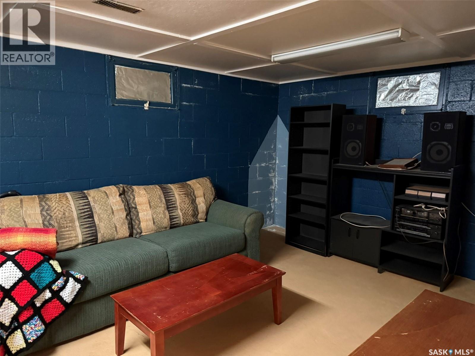 116 1St Street N, Mendham, SK - Indoor