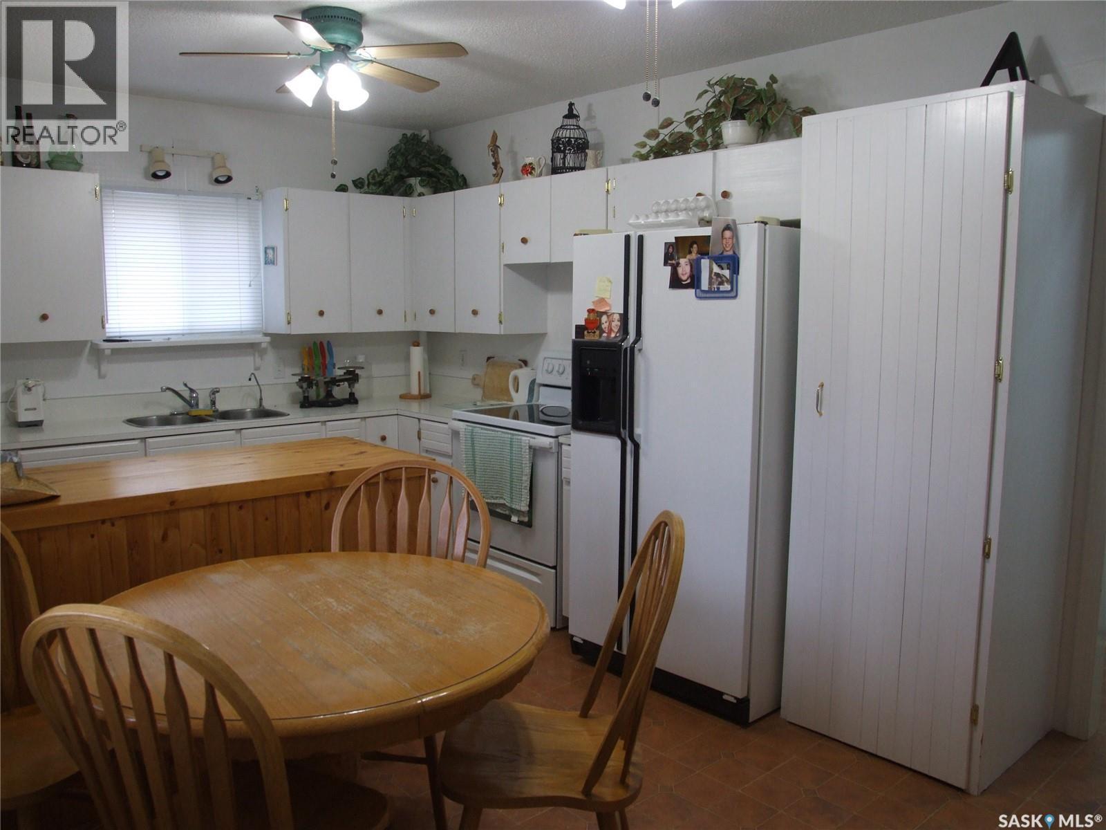 116 1St Street N, Mendham, SK - Indoor Photo Showing Dining Room
