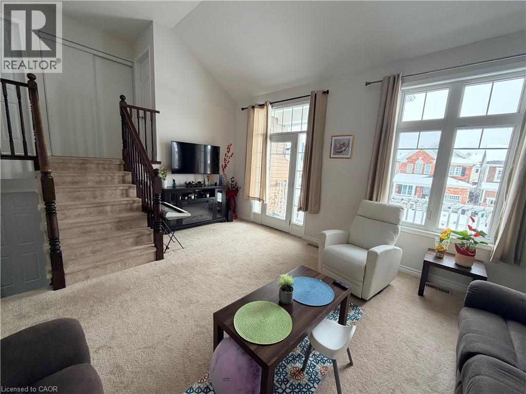 Living room featuring light carpet and vaulted ceiling - 31 Sofitel Drive, Kitchener, ON - Indoor Photo Showing Living Room