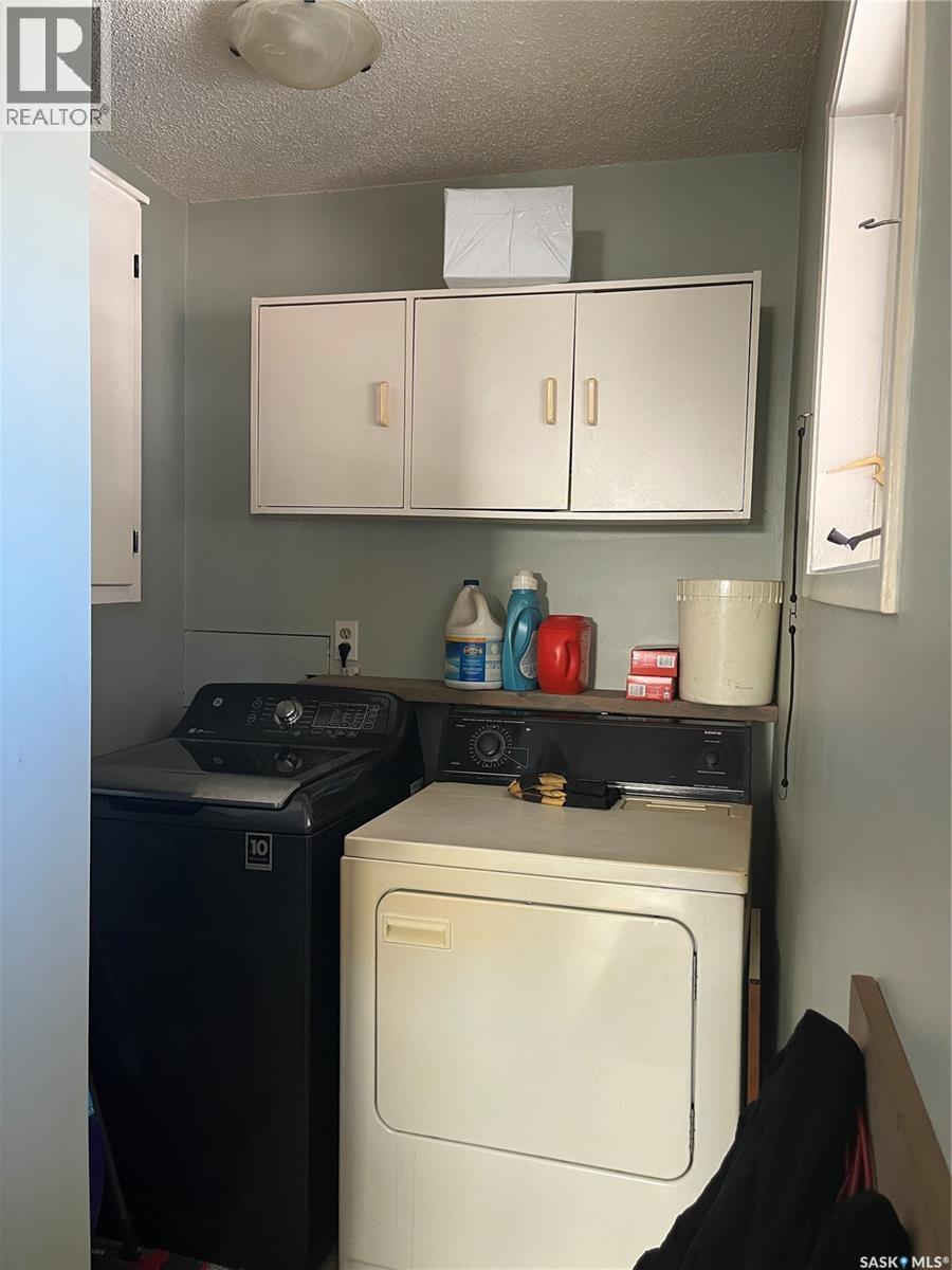 94 Gilbert Street, Big River, SK - Indoor Photo Showing Laundry Room