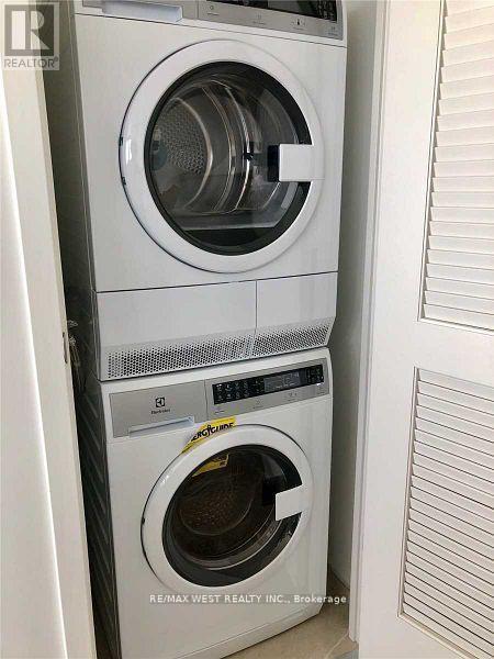 4303 - 16 Bonnycastle Street, Toronto, ON - Indoor Photo Showing Laundry Room