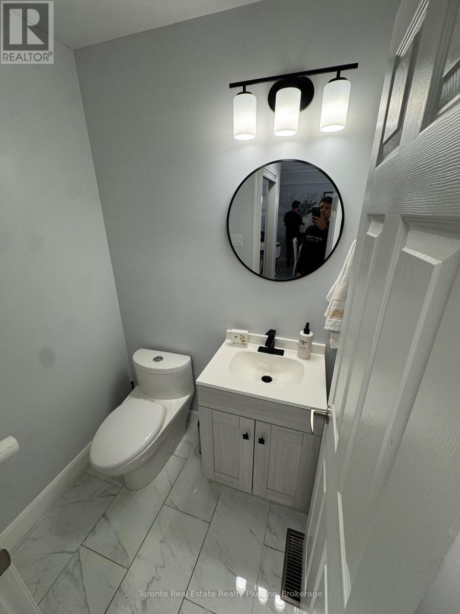 573 Cargill Path, Milton, ON - Indoor Photo Showing Bathroom