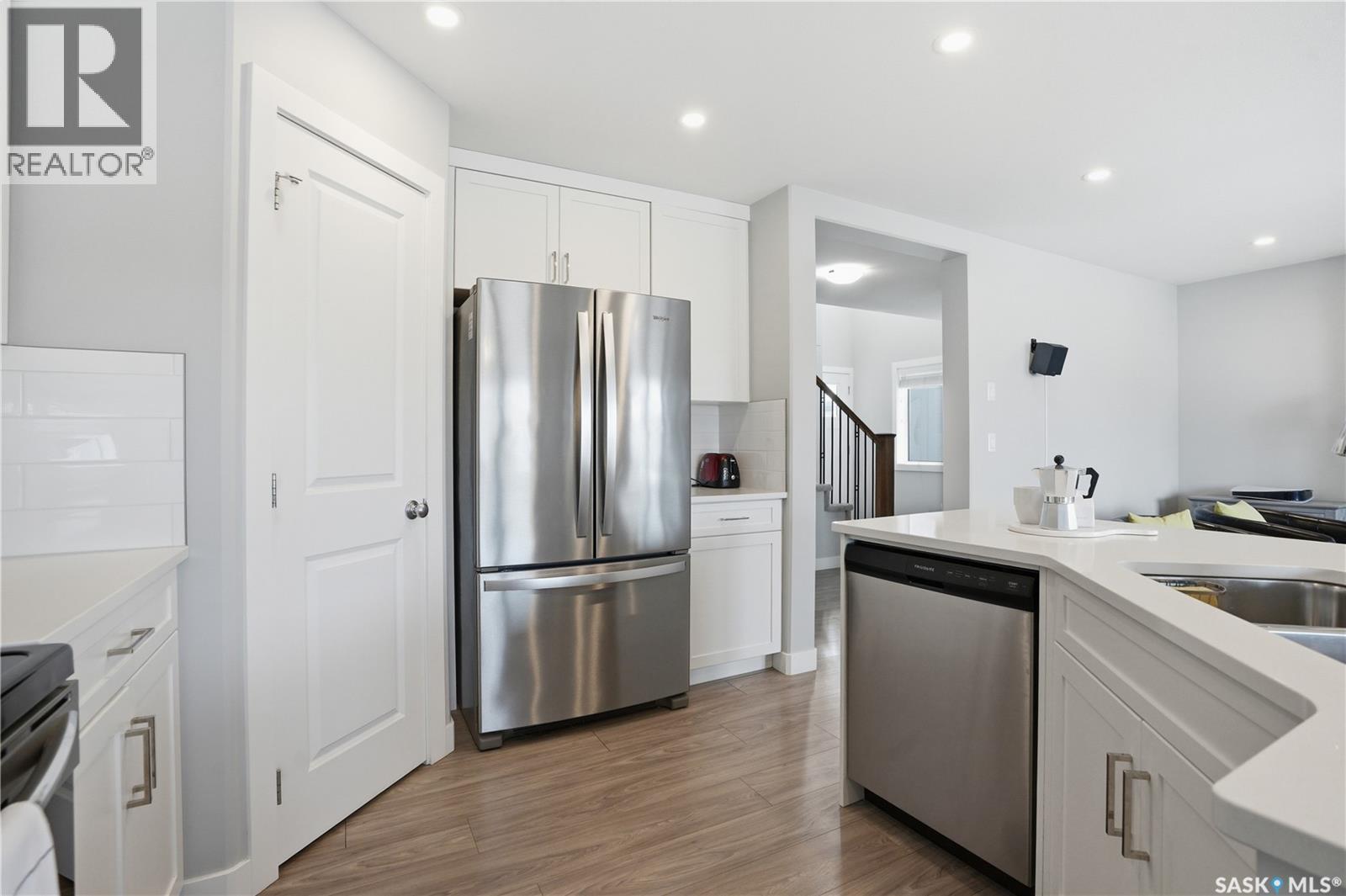 429 Germain Manor, Saskatoon, SK - Indoor Photo Showing Kitchen With Stainless Steel Kitchen