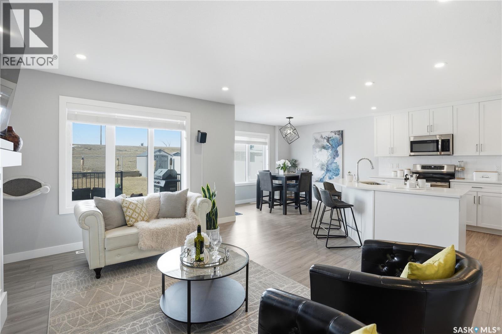 429 Germain Manor, Saskatoon, SK - Indoor Photo Showing Living Room