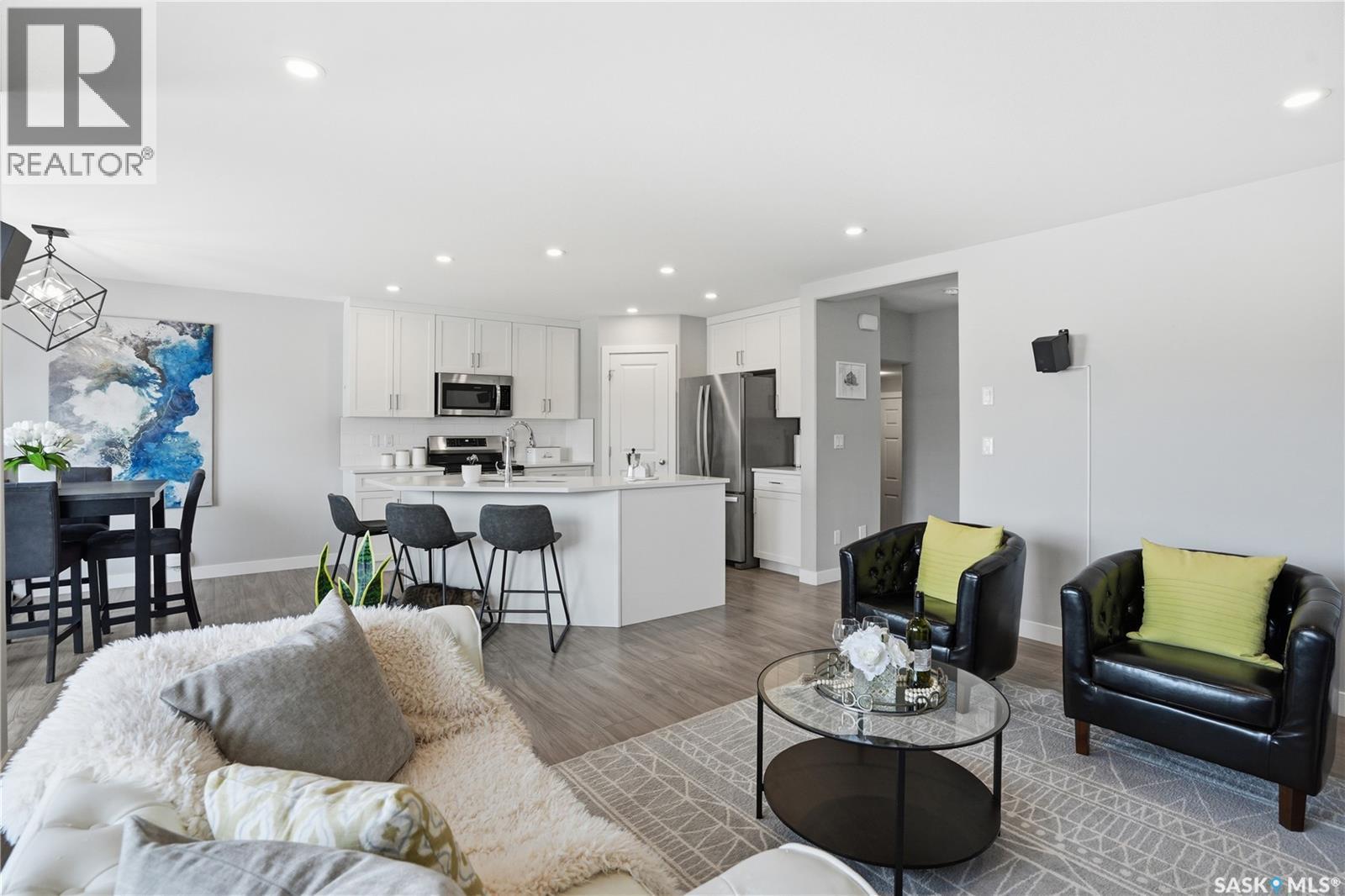 429 Germain Manor, Saskatoon, SK - Indoor Photo Showing Living Room