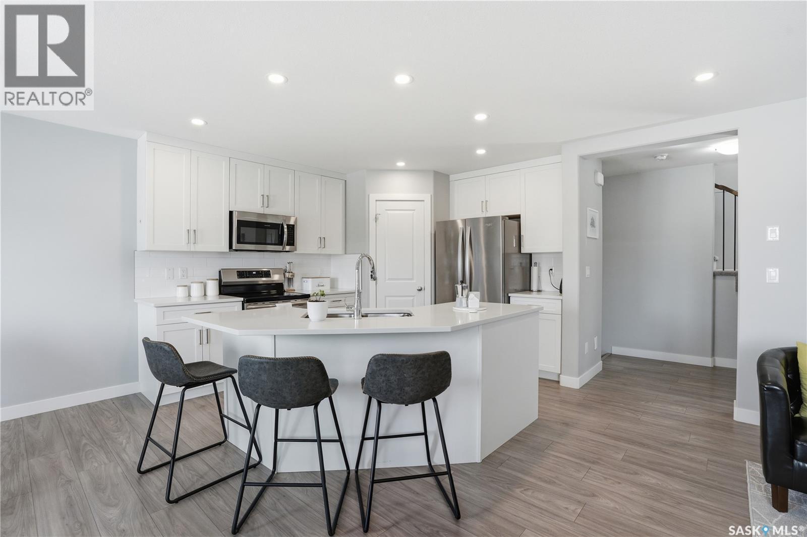 429 Germain Manor, Saskatoon, SK - Indoor Photo Showing Kitchen With Upgraded Kitchen