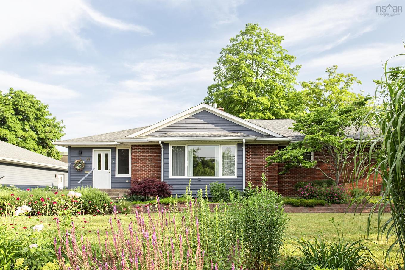 21 Spring Garden Road, Middleton, NS