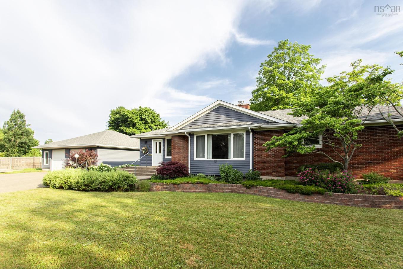 21 Spring Garden Road, Middleton, NS