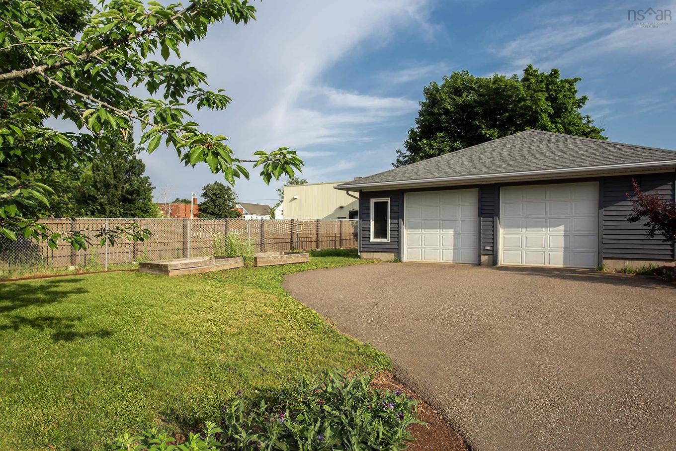 21 Spring Garden Road, Middleton, NS