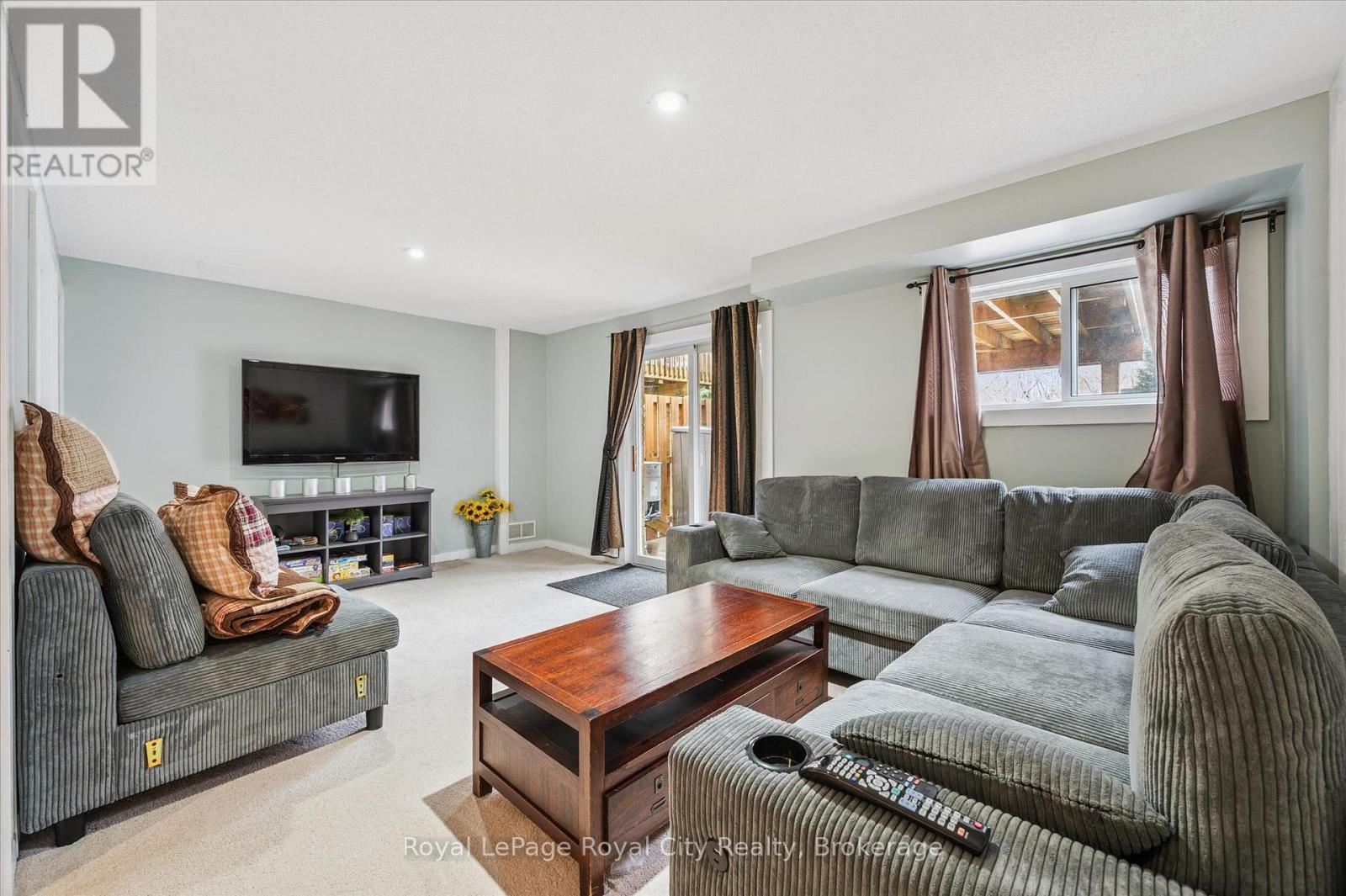 26 - 426 Grange Road, Guelph (Grange Road), ON - Indoor Photo Showing Living Room