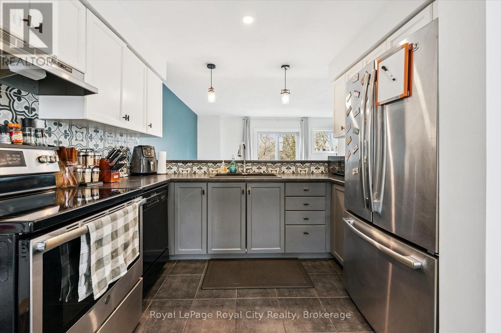 26 - 426 Grange Road, Guelph (Grange Road), ON - Indoor Photo Showing Kitchen With Stainless Steel Kitchen With Upgraded Kitchen