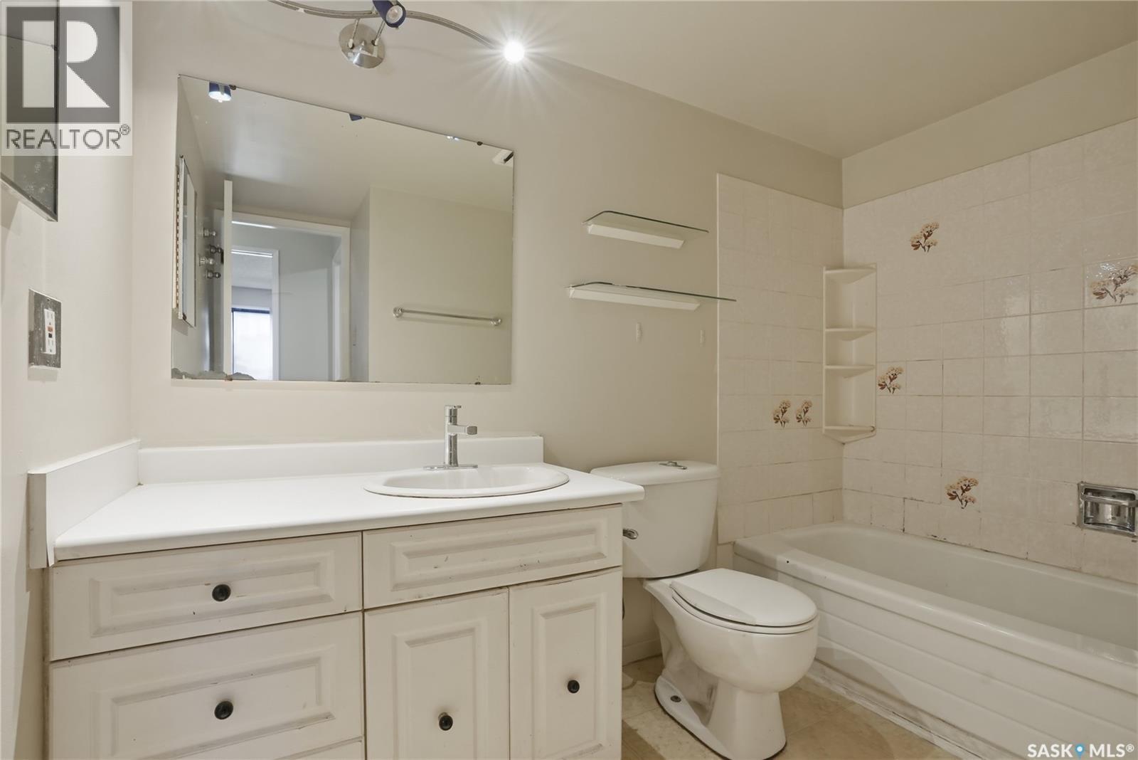 203 311 Tait Crescent, Saskatoon, SK - Indoor Photo Showing Bathroom