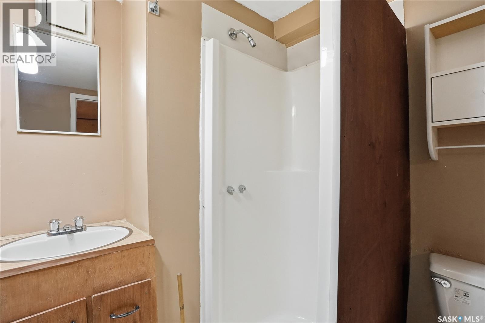 317 Y Avenue N, Saskatoon, SK - Indoor Photo Showing Bathroom