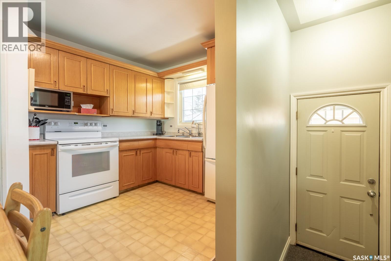 5308 2Nd Avenue, Regina, SK - Indoor Photo Showing Kitchen