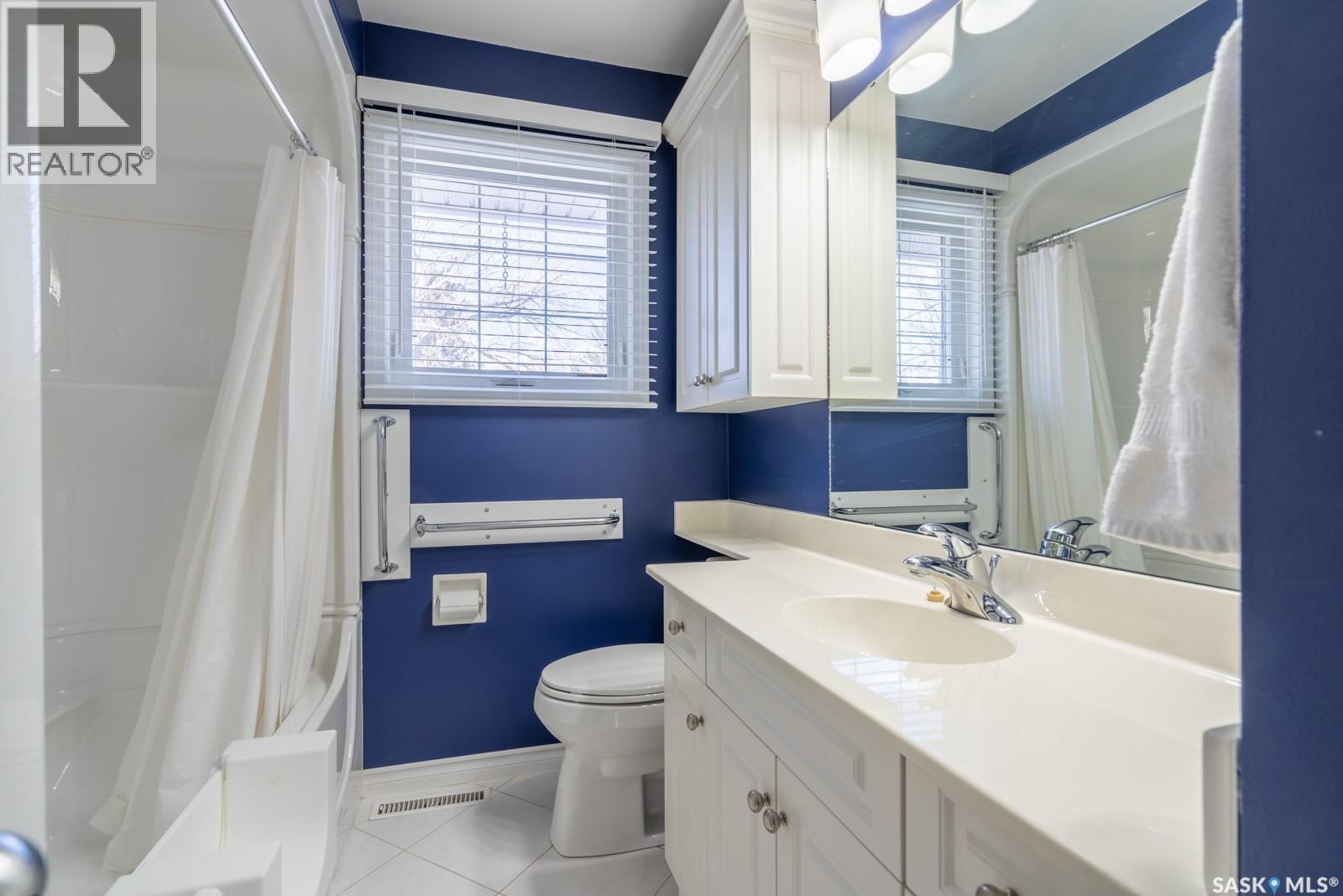 5308 2Nd Avenue, Regina, SK - Indoor Photo Showing Bathroom