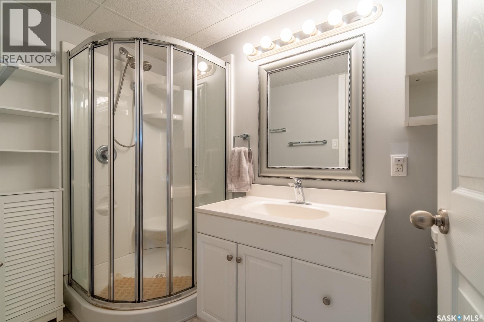 5308 2Nd Avenue, Regina, SK - Indoor Photo Showing Bathroom