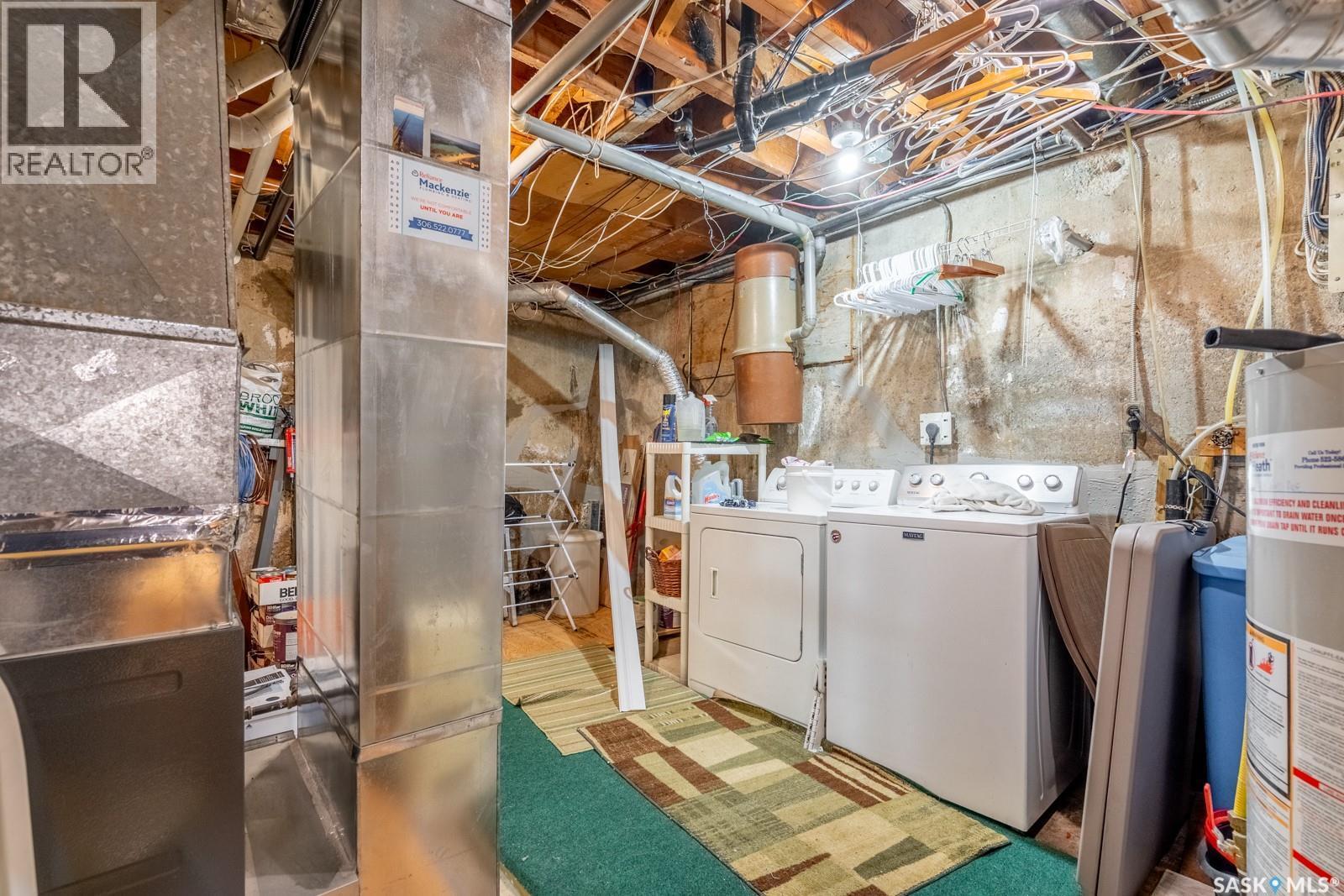 5308 2Nd Avenue, Regina, SK - Indoor Photo Showing Laundry Room