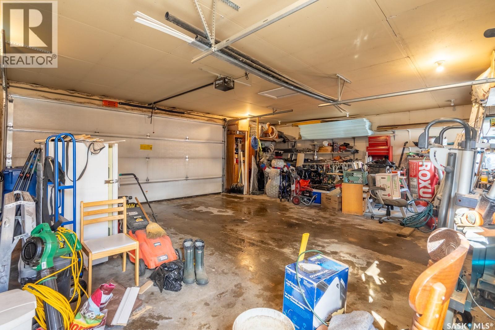 5308 2Nd Avenue, Regina, SK - Indoor Photo Showing Garage