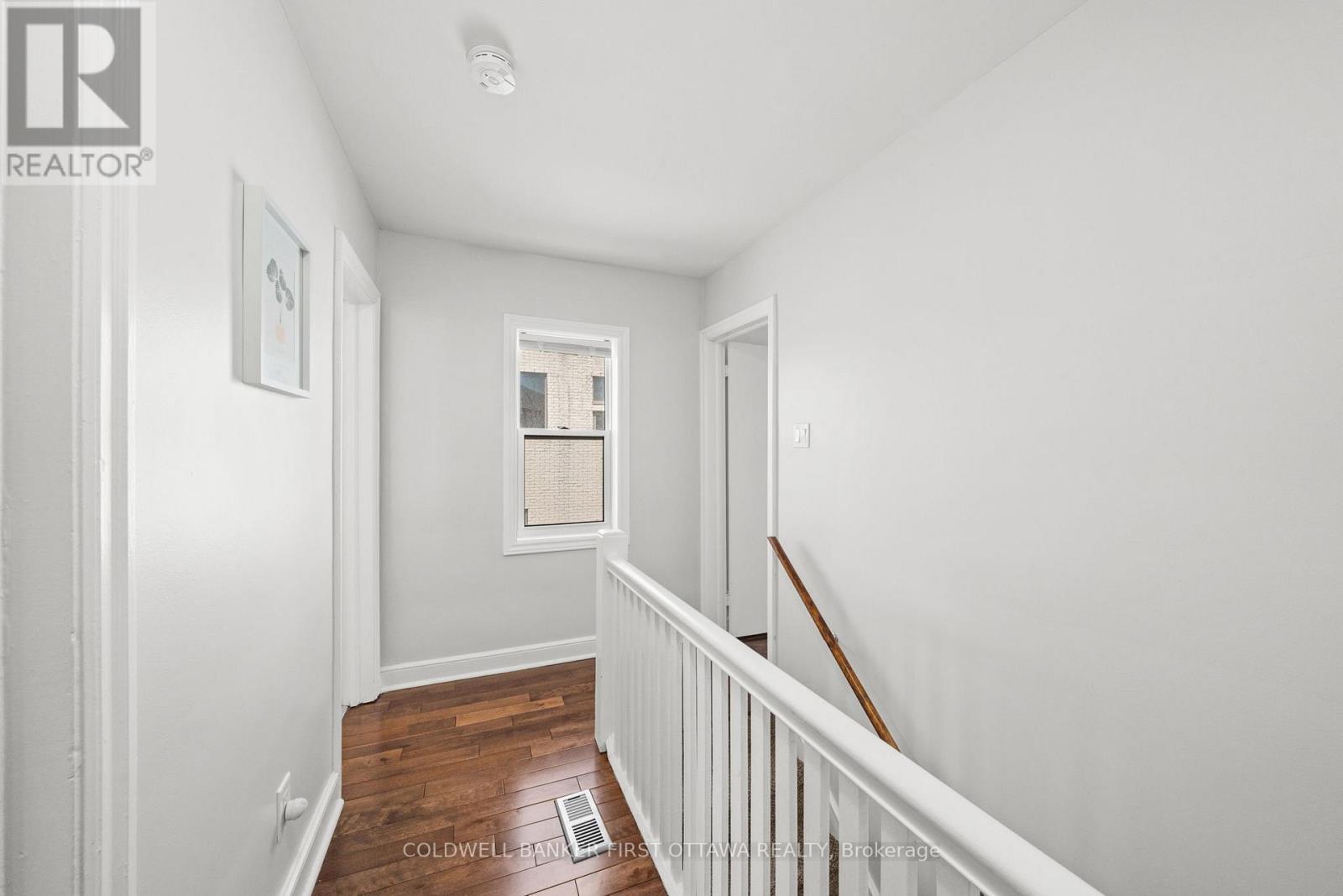 2nd level hallway w vertical window. - 12 Stevenson Avenue, Ottawa, ON - Indoor Photo Showing Other Room