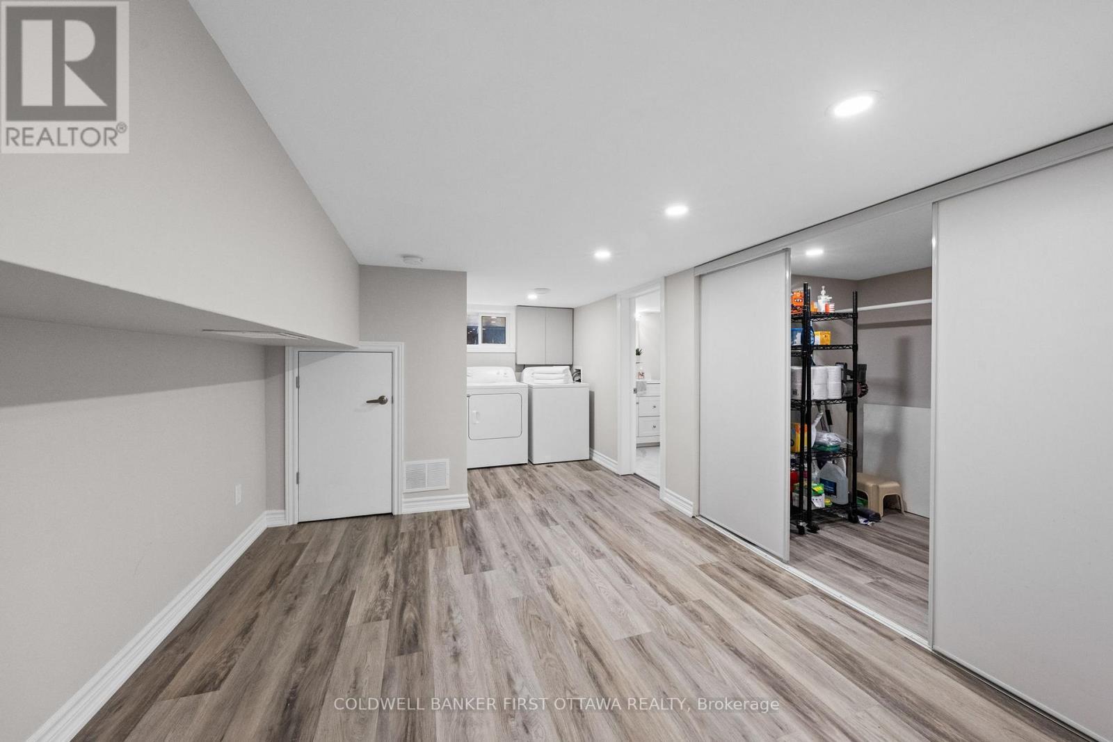 Double door sliding storage room/pantry. - 12 Stevenson Avenue, Ottawa, ON - Indoor