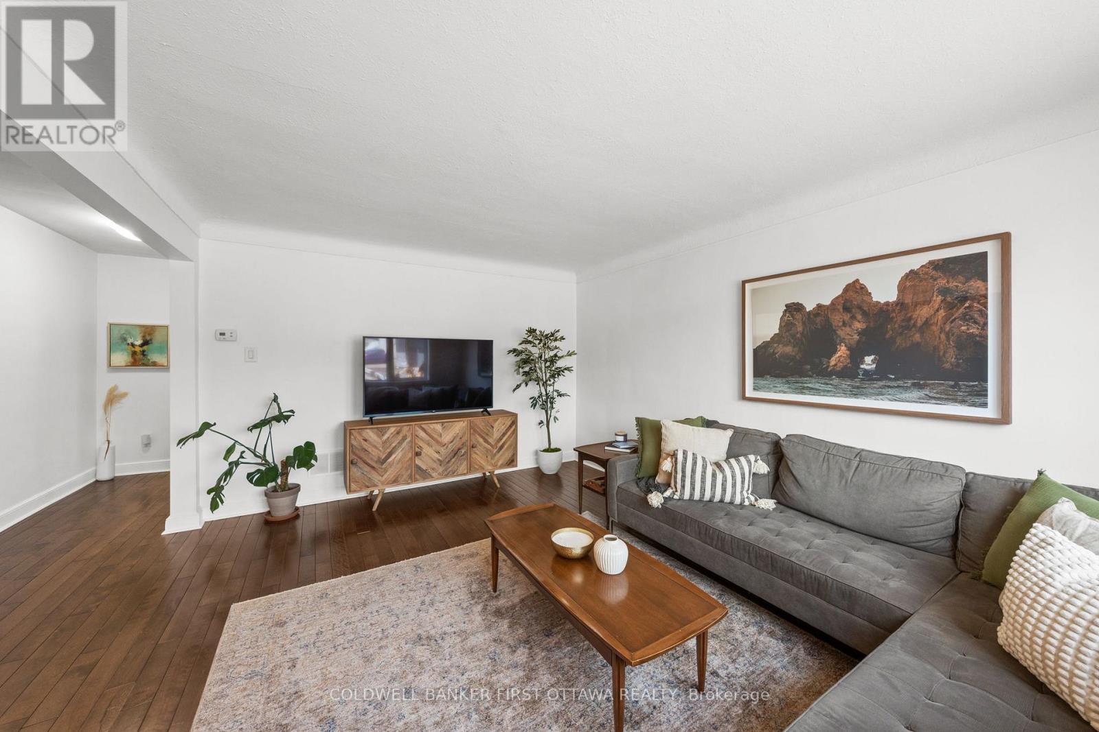 Expansive living room w bright front window. - 12 Stevenson Avenue, Ottawa, ON - Indoor Photo Showing Living Room