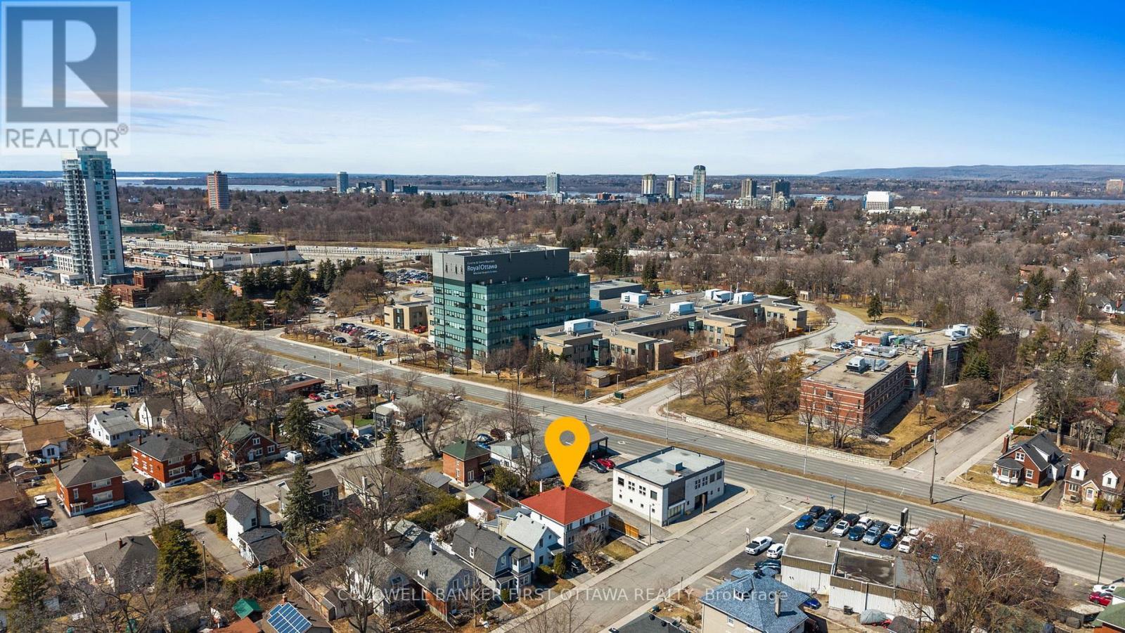 East & west access to Hwy 417! - 12 Stevenson Avenue, Ottawa, ON - Outdoor With View