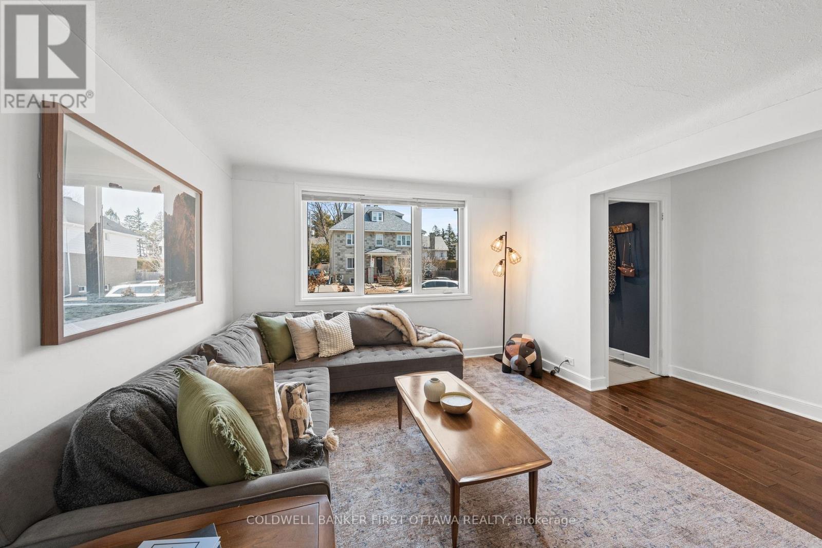 Attention to detail is evident in every room. - 12 Stevenson Avenue, Ottawa, ON - Indoor Photo Showing Living Room