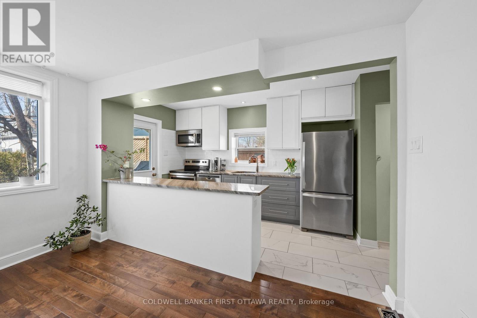Open concept peninsula island w pot lights above. - 12 Stevenson Avenue, Ottawa, ON - Indoor Photo Showing Kitchen