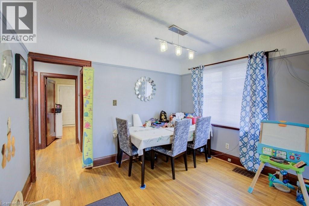34 Barons Avenue S, Hamilton, ON - Indoor Photo Showing Dining Room