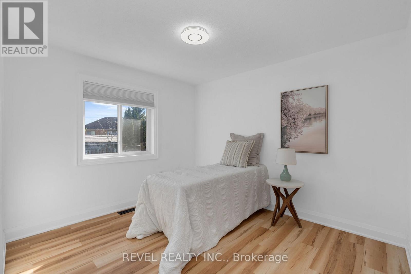77 Marsellus Drive, Barrie, ON - Indoor Photo Showing Bedroom
