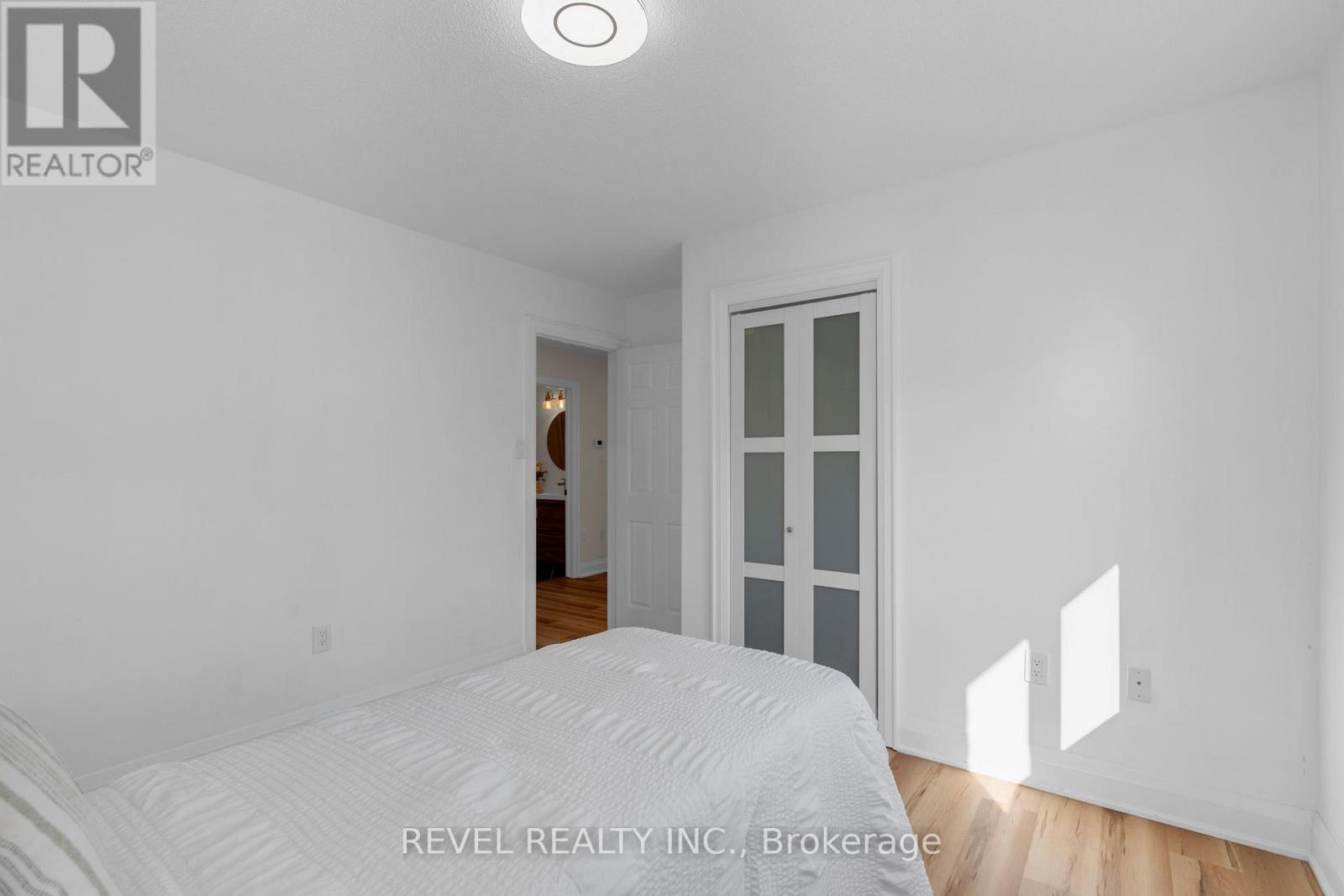 77 Marsellus Drive, Barrie, ON - Indoor Photo Showing Bedroom
