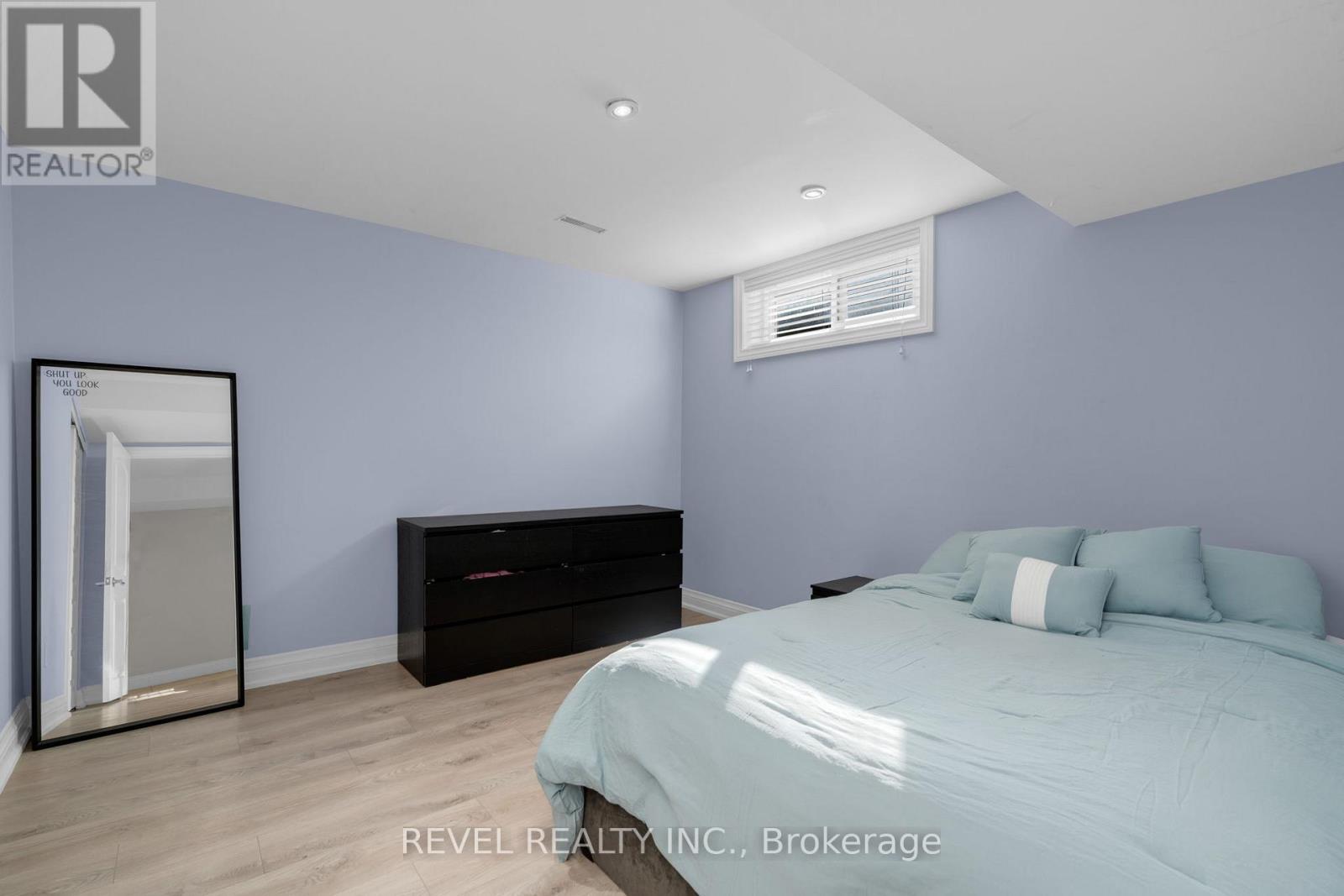 77 Marsellus Drive, Barrie, ON - Indoor Photo Showing Bedroom