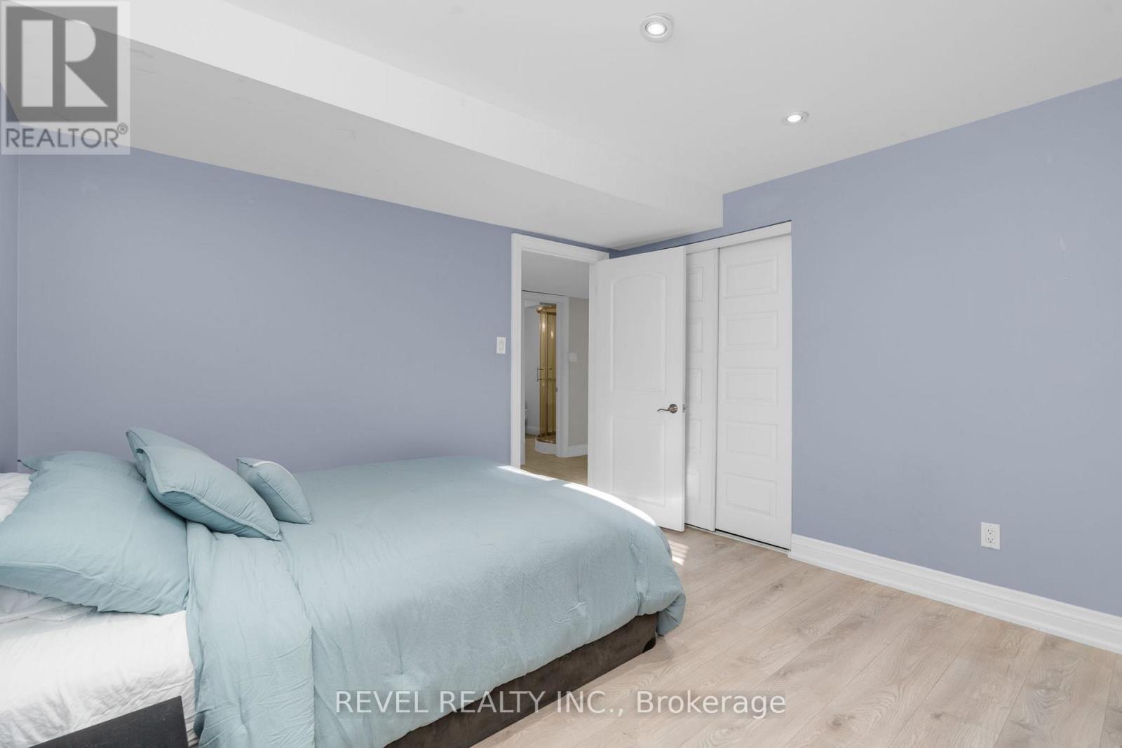 77 Marsellus Drive, Barrie, ON - Indoor Photo Showing Bedroom