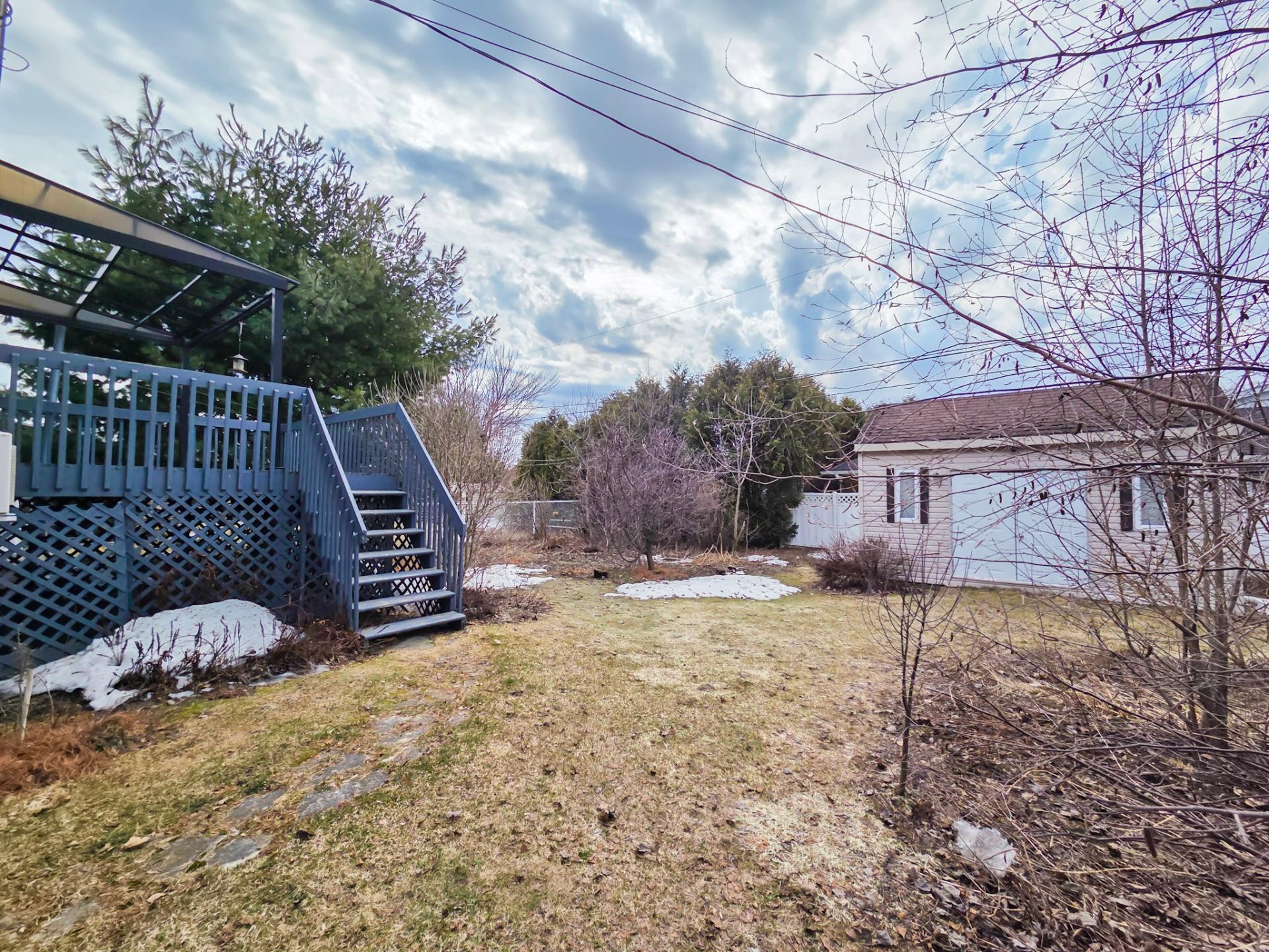 Courtyard - 310 Rue Mary, Lachute, QC - Outdoor
