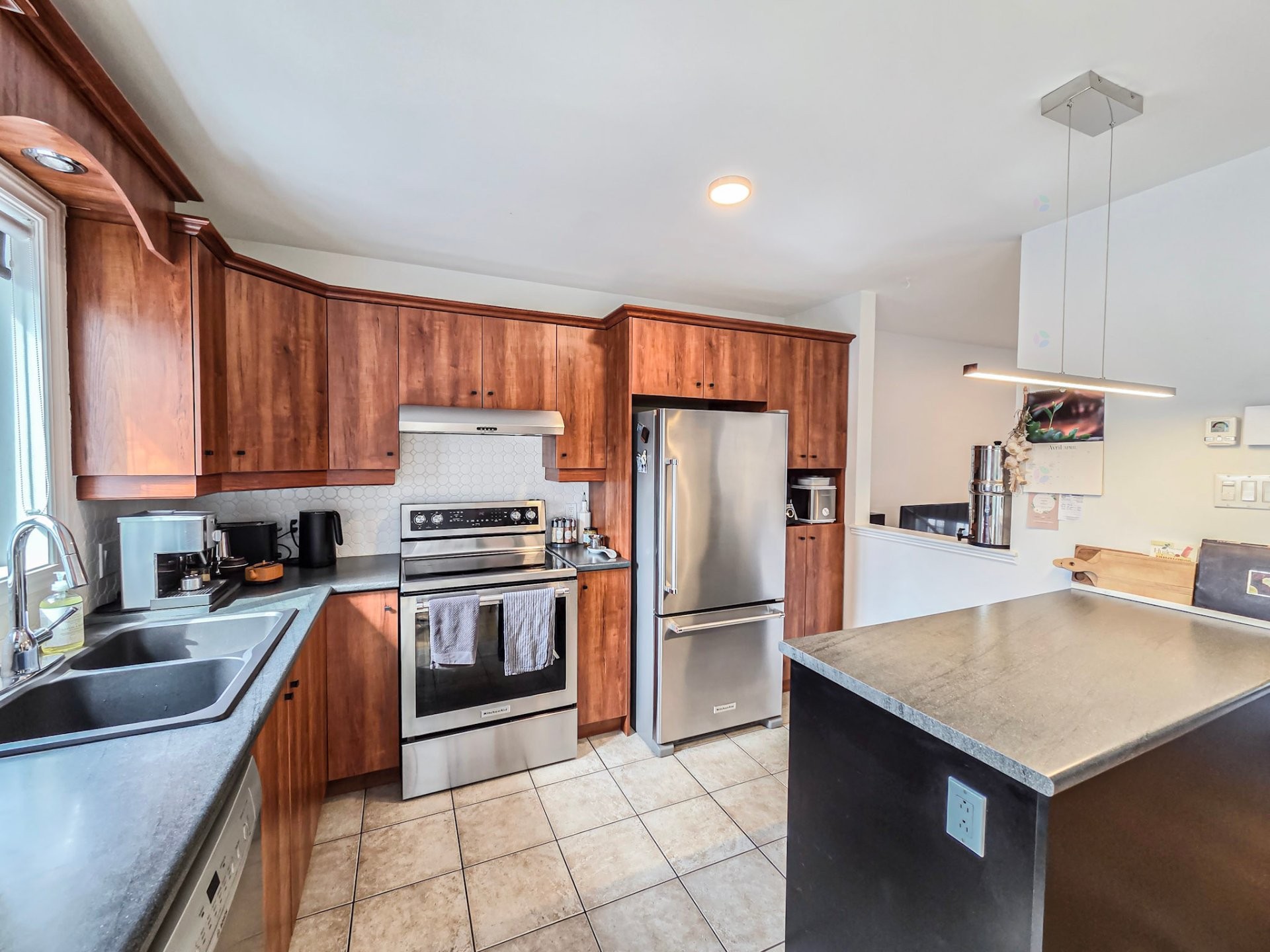 Kitchen - 310 Rue Mary, Lachute, QC - Indoor Photo Showing Kitchen With Double Sink