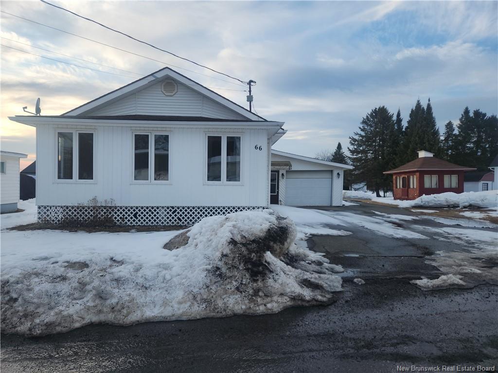 66 St-Antoine St, Saint-Léonard, NB