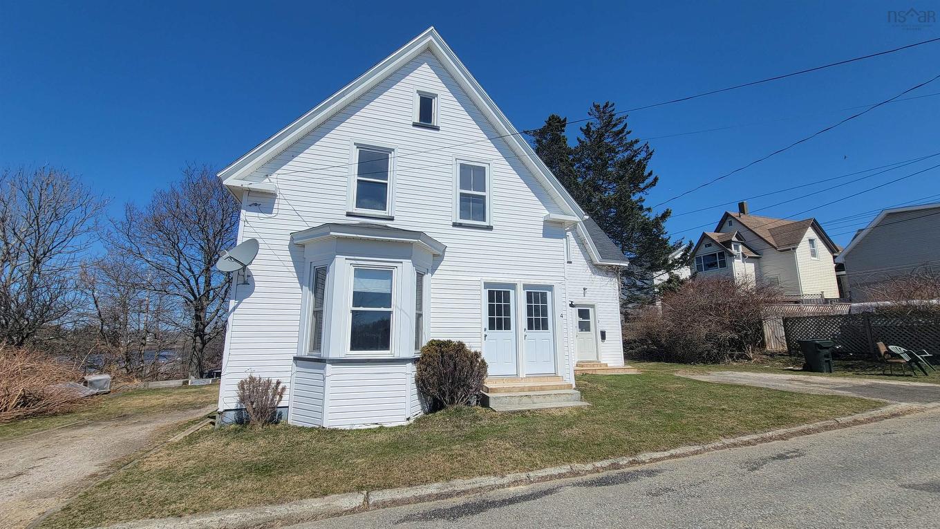 2-4 Baker Street, Yarmouth, NS