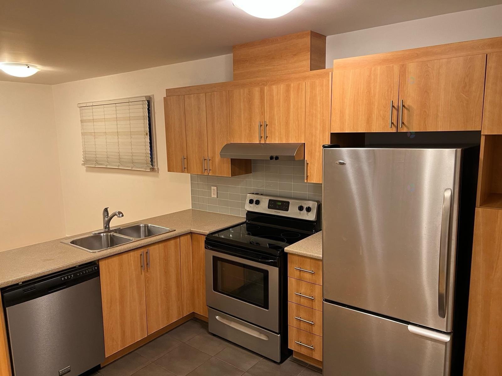 Kitchen - 1-6770 Av. De Darlington, Montréal (Côte-Des-Neiges/Notre-Dame-De-Grâce), QC - Indoor Photo Showing Kitchen With Double Sink