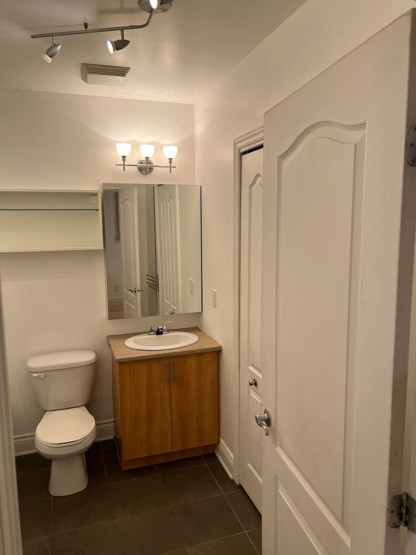 Bathroom - 1-6770 Av. De Darlington, Montréal (Côte-Des-Neiges/Notre-Dame-De-Grâce), QC - Indoor Photo Showing Bathroom