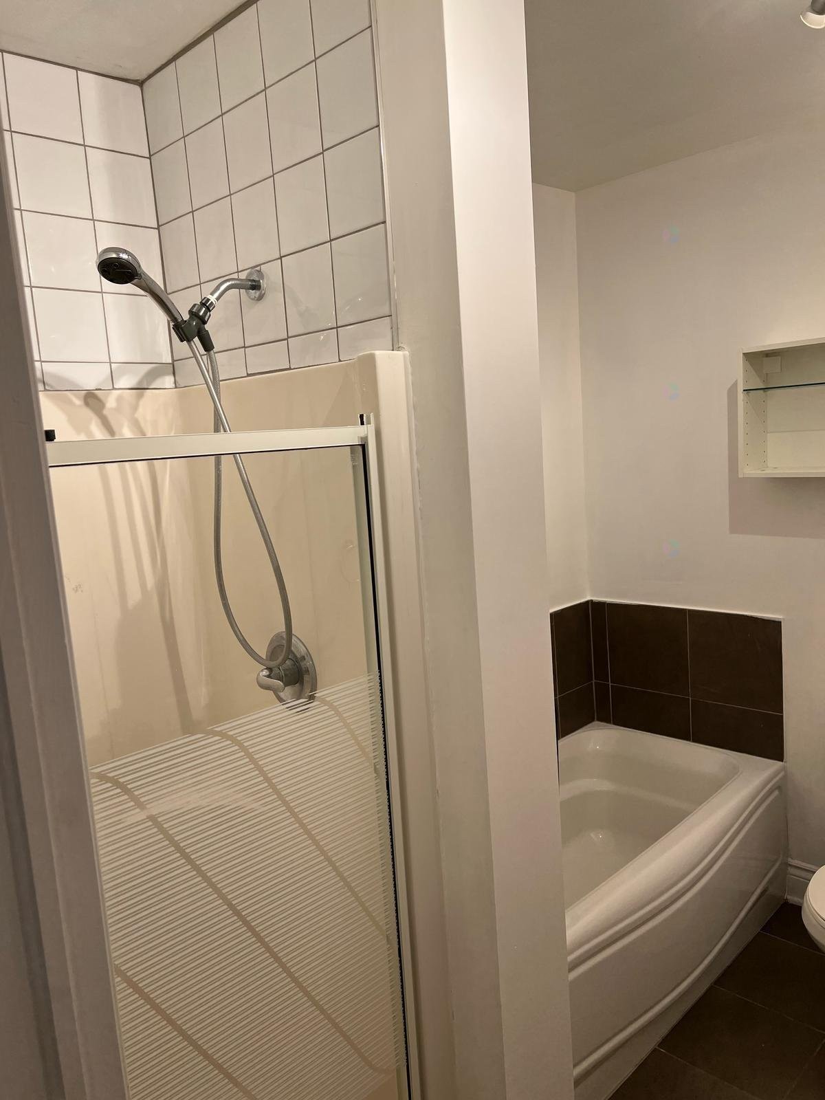 Bathroom - 1-6770 Av. De Darlington, Montréal (Côte-Des-Neiges/Notre-Dame-De-Grâce), QC - Indoor Photo Showing Bathroom