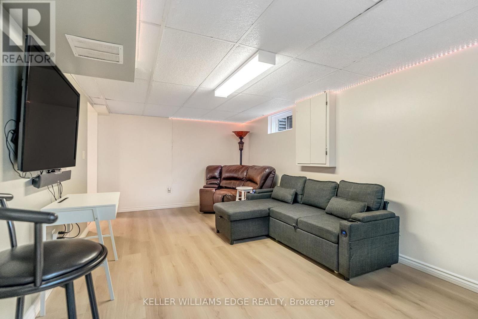 70 Strawberry Drive, Hamilton, ON - Indoor