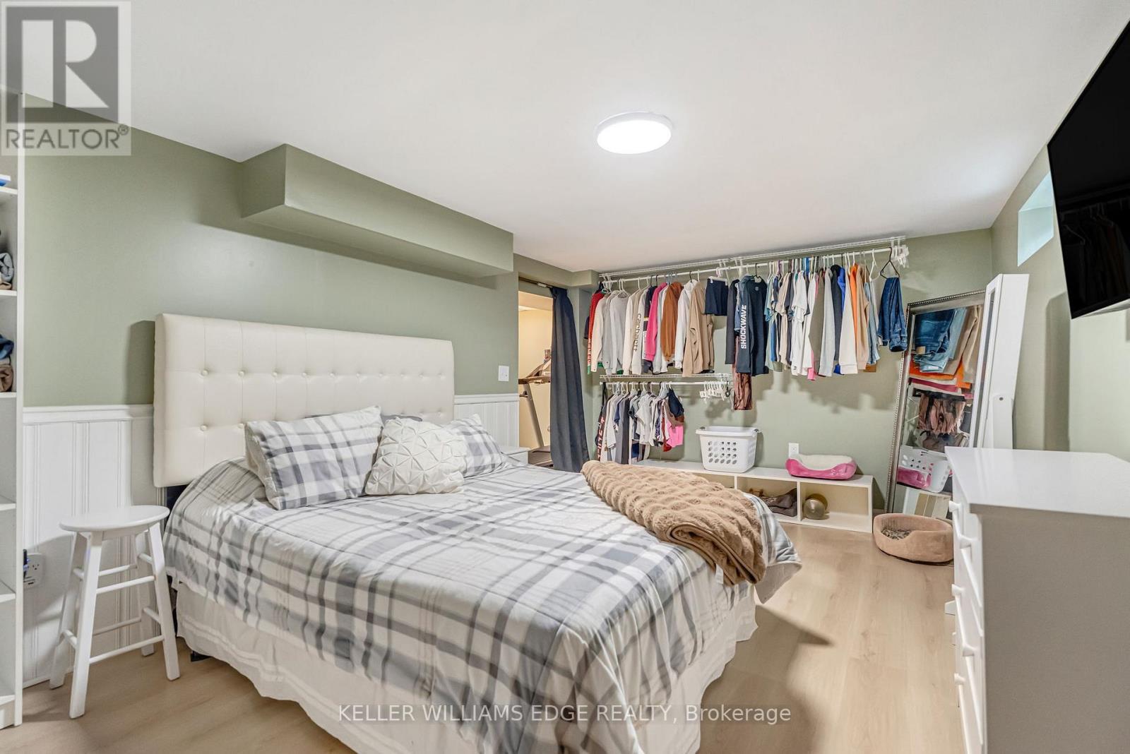 70 Strawberry Drive, Hamilton, ON - Indoor Photo Showing Bedroom